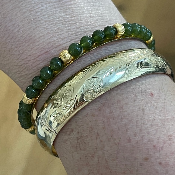 Spinach green jade gold tone bangle bracelet - Picture 6 of 6